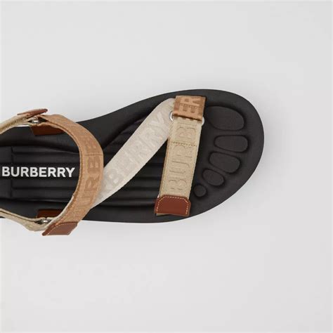 precio sandalias burberry